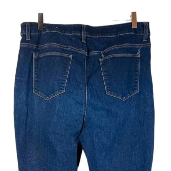 Chico’s Women’s Jeans Barely Boot Platinum High Rise Dark Wash Size 2 Short 12S - Picture 4 of 7